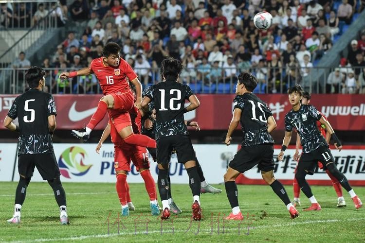 全队拼命曾诚神勇 东亚杯男足0-0战平韩国